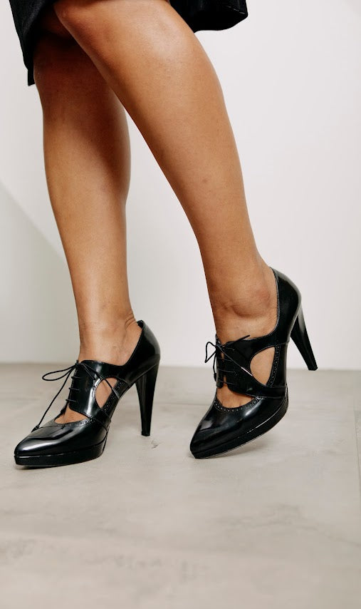 Stuart Weitzman Cutout Oxford Black Leather Pump Plaform Heels